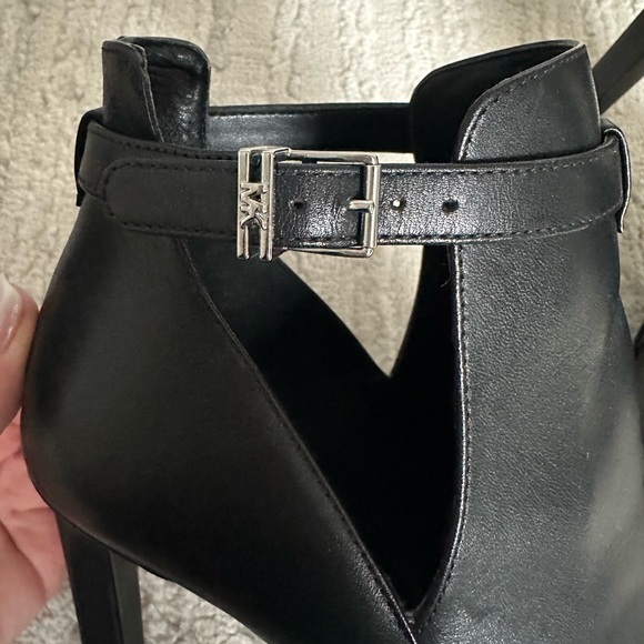 Micheal Kors Heels - Picture 2 of 6